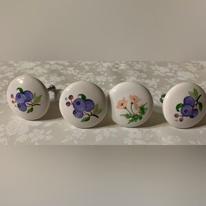 NWT Cabinet Pulls: Retro, Ceramic, 3 Grapes & a Floral, P3131, 1-1/4"